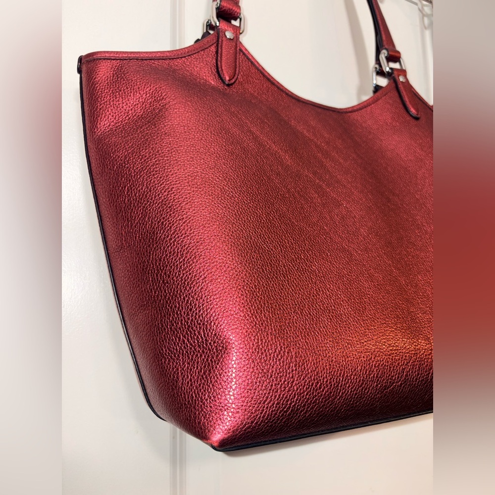 ✨ Coach Metallic Raspberry Day Tote & Matching Pouch Set ✨ C0869 - Picture 7 of 14